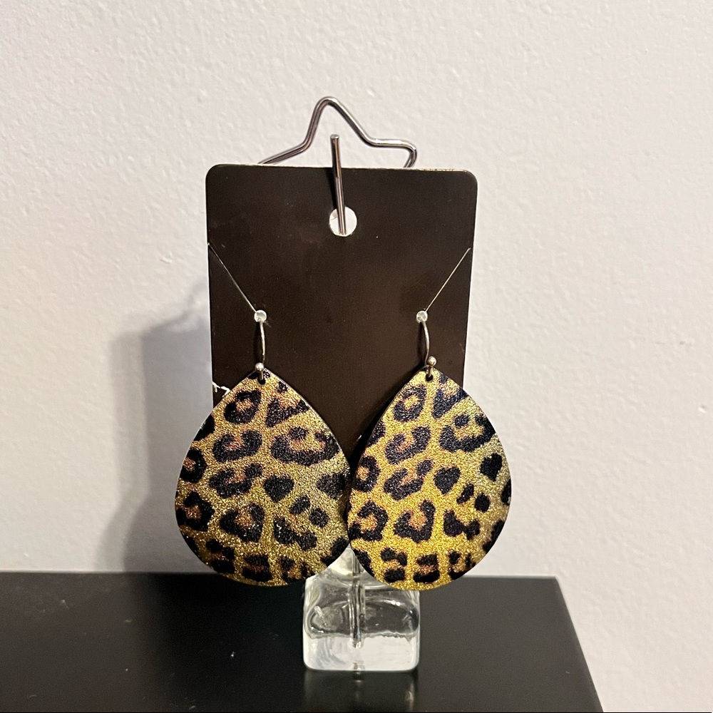 ✨Leopard Drop Earrings🐆
